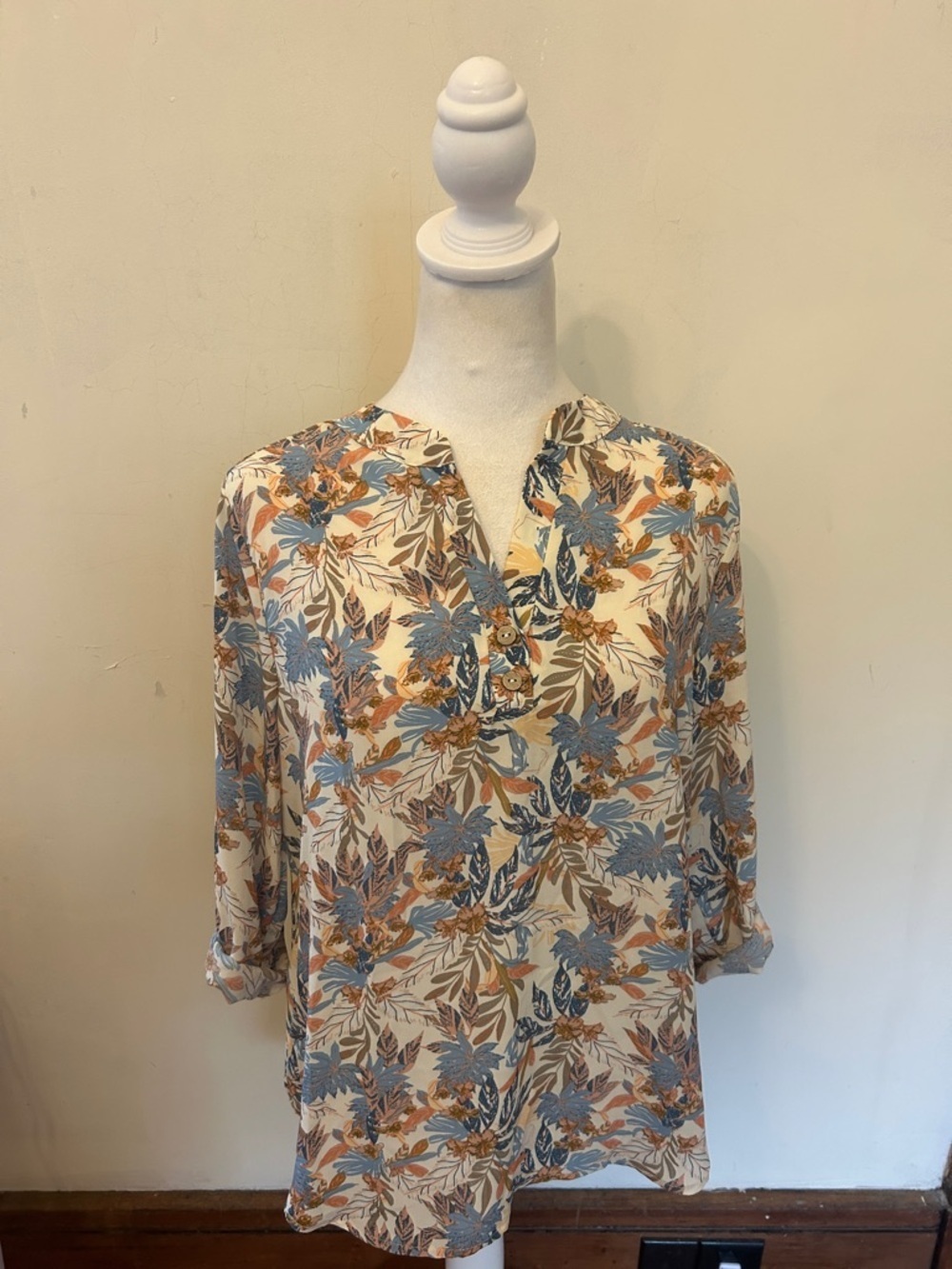 Juniper + Lime Floral Split-Neck Blouse Size M EUC
